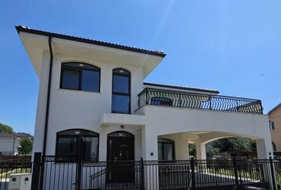 Casă individuală cu 4 camere cu Canalizare în Dezmir