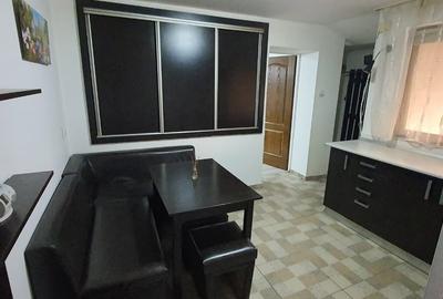 Apartament cu 2 camere semidecomandat în Tei