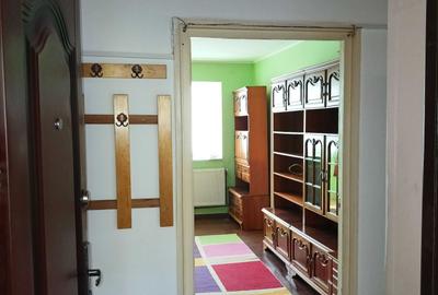Apartament cu 2 camere nedecomandat în Tudor