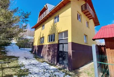 Casă cu 5 camere cu Canalizare în Cheia