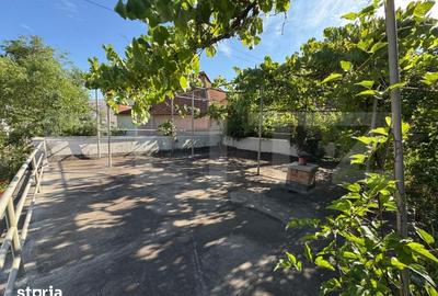 Casă cu 6 camere cu Teren 700 Mp în 700