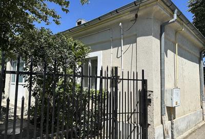 Casă cu 4 camere cu Teren 680 Mp în Central