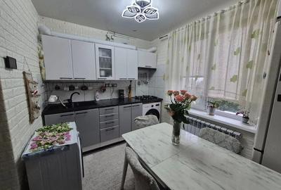 Garsonieră decomandată în Titan