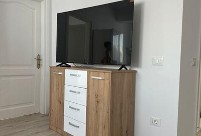 Apartament cu 3 camere semidecomandat în Central - 1