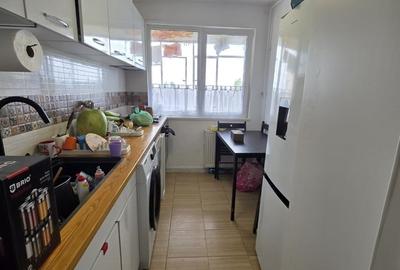 Apartament cu 2 camere semidecomandat în Berceni