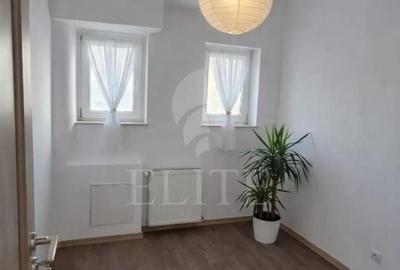 Apartament cu 3 camere decomandat în Sud