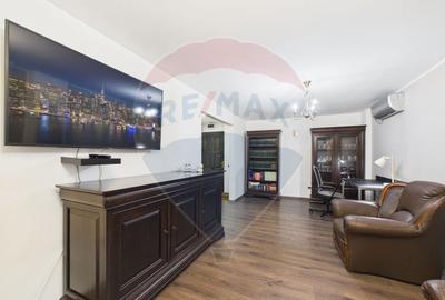 Apartament cu 3 camere decomandat, mobilat în Central