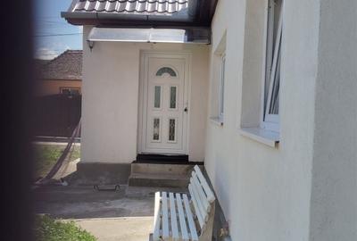 Casă cu 3 camere în Vânători