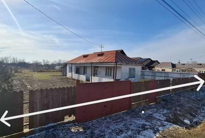 Casă cu 2 camere cu Canalizare în Bizighești