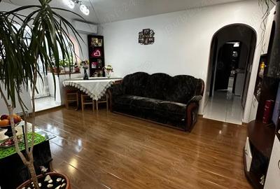 Apartament cu 3 camere semidecomandat în Central - 2