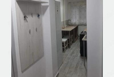 Apartament cu 3 camere decomandat în Cornișa