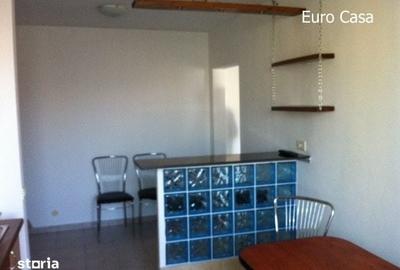 Apartament cu 2 camere semidecomandat în Craiovei