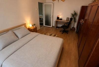 Apartament cu 3 camere decomandat, mobilat în Între Lacuri