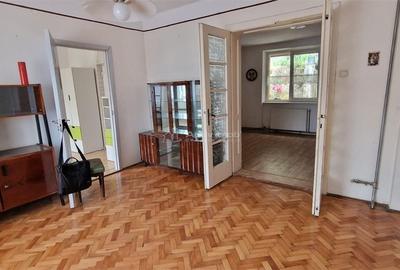 Casă cu 4 camere în Muncitoresc