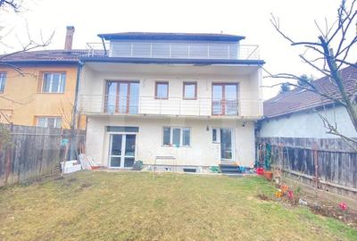 Casă individuală cu 12 camere cu Garaj în Florilor - 2