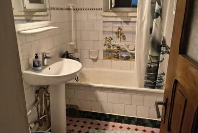 Apartament cu 3 camere în Valea Moșneagului
