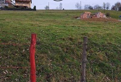 Teren de 1405 mp, în Bran