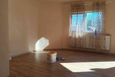 Casă cu 4 camere cu Teren 1482 Mp în Brădești - 5