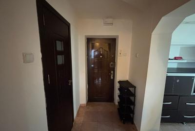 Apartament cu 3 camere semidecomandat, mobilat în Brâncoveanu