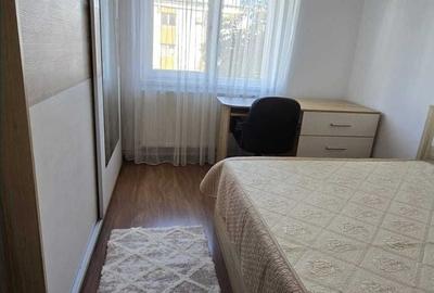 Apartament cu 4 camere decomandat în Rovine - 1
