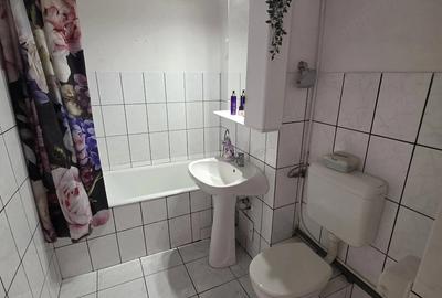 Apartament cu 2 camere semidecomandat în Girocului