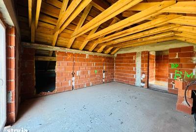 Casă cu 5 camere cu Teren 743 Mp în Oșorhei - 2