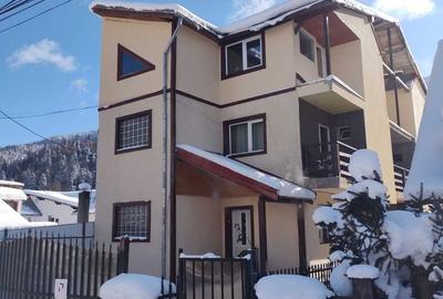 Casă cu 4 camere în Central