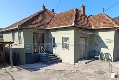 Casă individuală cu 6 camere cu Canalizare în Dâmbul Rotund