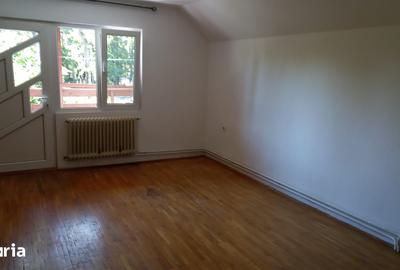 Casă cu 4 camere cu Teren 600 Mp în Ostroveni