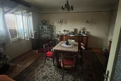 Casă cu 4 camere cu Teren 500 Mp în Central