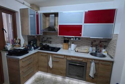 Apartament cu 3 camere semidecomandat în Berceni - 1