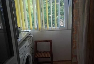 Apartament cu 3 camere semidecomandat în Crângași