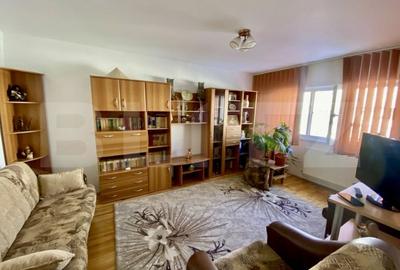 Apartament cu 3 camere decomandat, mobilat în Central