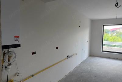 Casă cu Teren 400 Mp în Central