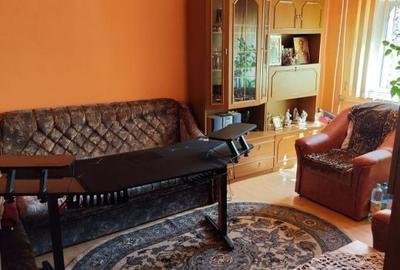 Apartament cu 4 camere decomandat în Craiovița Nouă