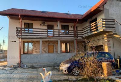 Casă cu 7 camere cu Teren 2000 Mp în Cazasu - 1
