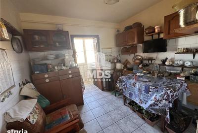 Apartament cu 3 camere decomandat, mobilat în Steaua
