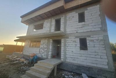 Casă cu Teren 500 Mp în Central - 1