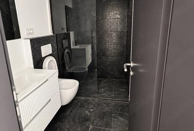 Spațiu comercial, de 300 mp, în Plopi