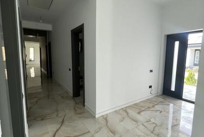 Casă cu 4 camere cu Teren 300 Mp în Domnești