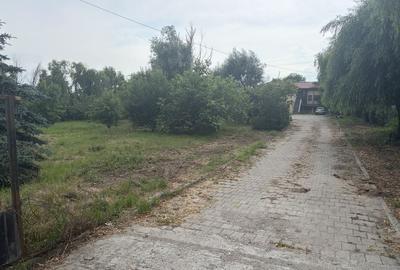 Teren de 2500 mp, în 1 Decembrie - 1