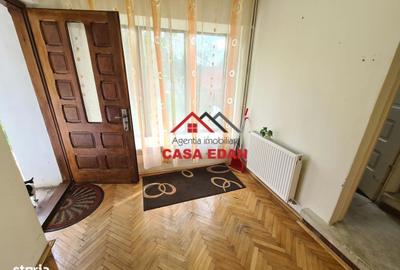 Casă cu 3 camere decomandat cu Teren 164 Mp în Central
