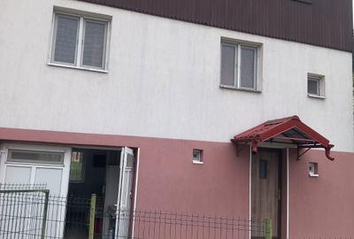 Casă cu 4 camere în Central - 2