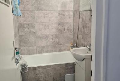 Apartament cu 2 camere semidecomandat în Tractorul - 1