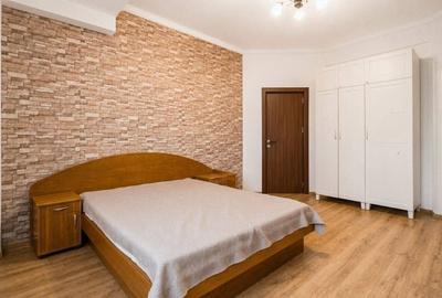 Apartament cu 4 camere decomandat în Cișmigiu