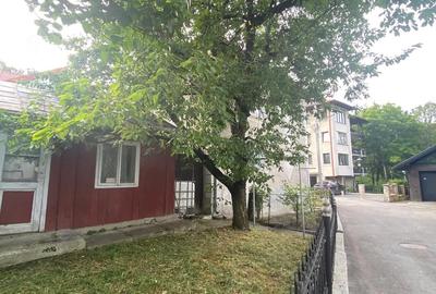 Casă cu 6 camere cu Teren 400 Mp în Ultracentral