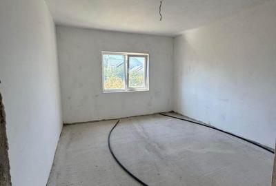 Casă cu 4 camere cu Teren 900 Mp în Central