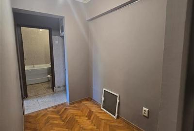 Apartament cu 3 camere semidecomandat în Piața Unirii