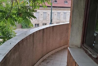 Apartament cu 3 camere decomandat în Central - 3
