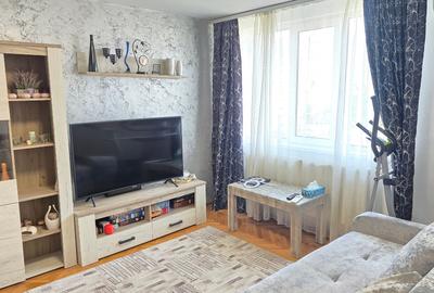 Apartament cu 3 camere semidecomandat în Ultracentral